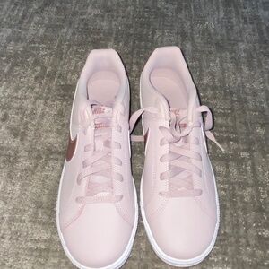 Womens Nike sneakers
